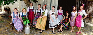 Dirndlkleider von Trachten Dexel Trachtenstoffe-Dirndl-Lederhosen