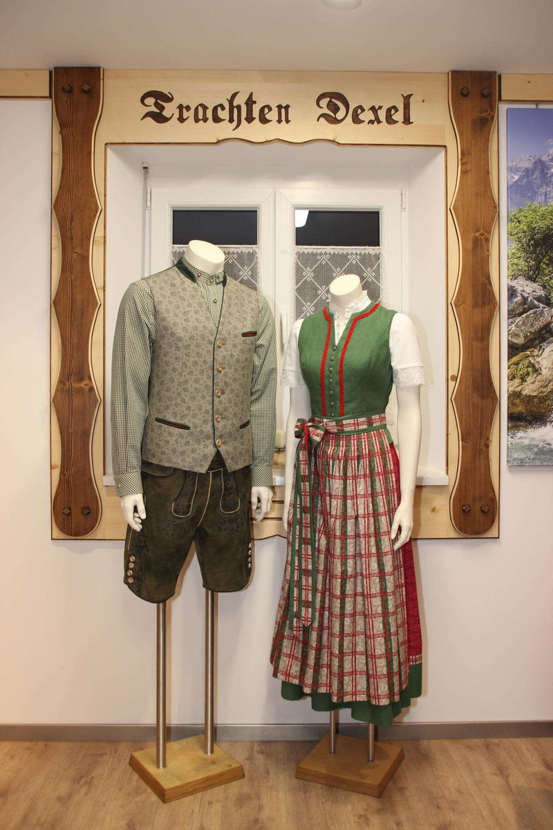 Dirndl und Lederhose von Trachten Dexel Trachtenstoffe-Dirndl-Lederhosen