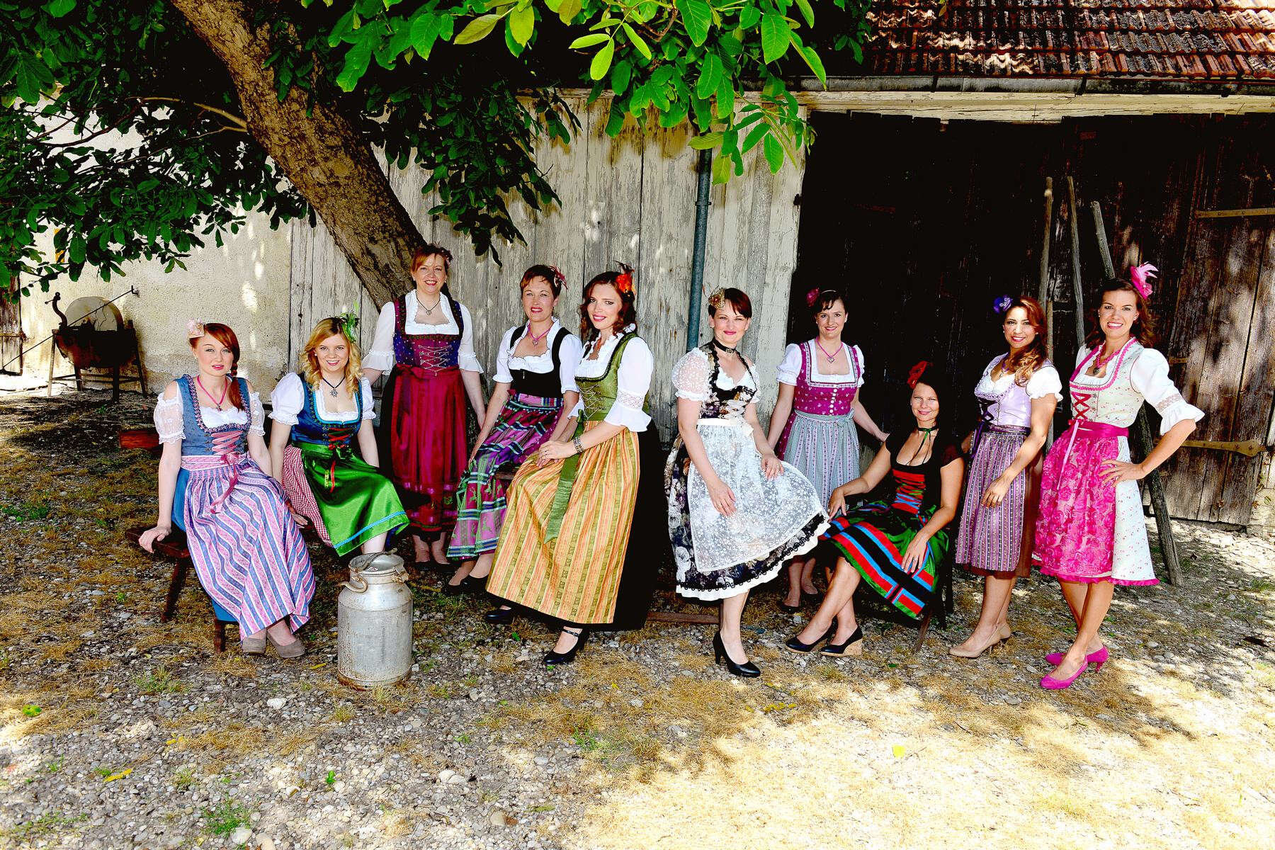 Dirndlkleider von Trachten Dexel Trachtenstoffe-Dirndl-Lederhosen