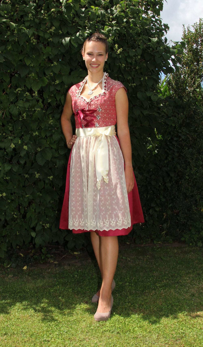 Dirndl von Trachten Dexel Trachtenstoffe-Dirndl-Lederhosen