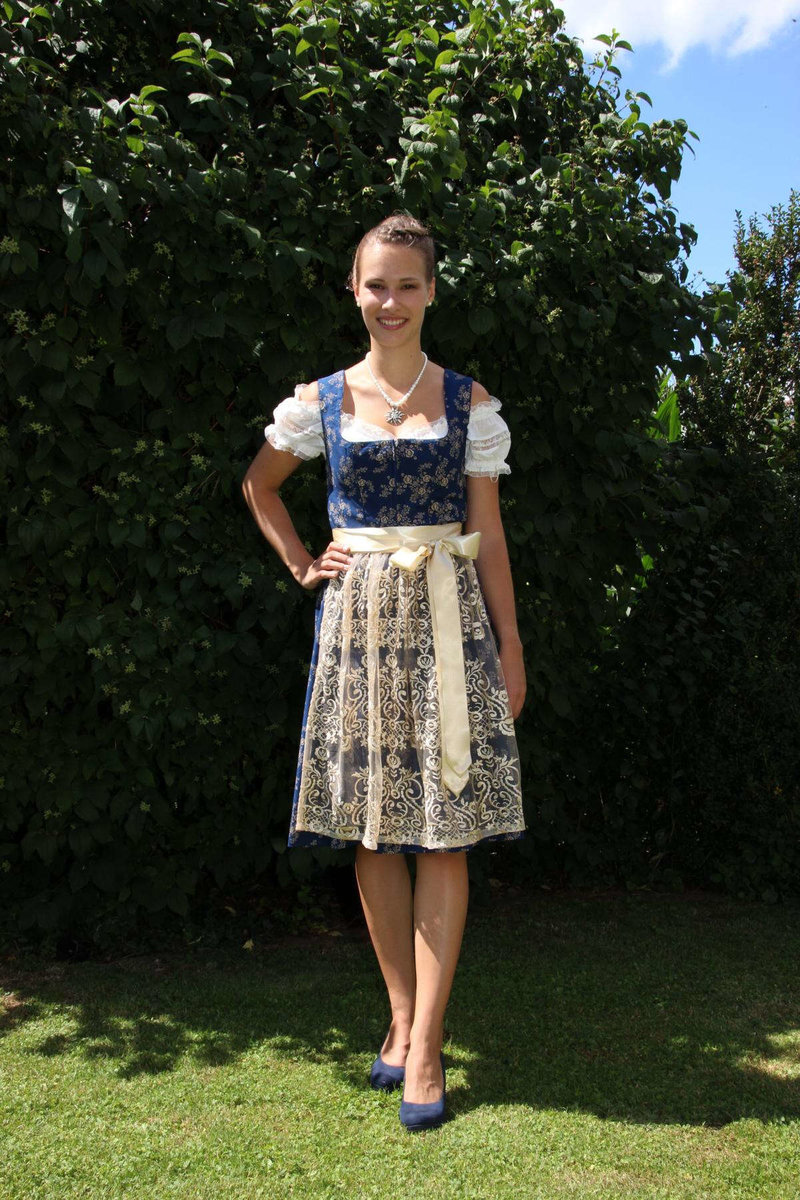 Dirndlkleid von Trachten Dexel Trachtenstoffe-Dirndl-Lederhosen