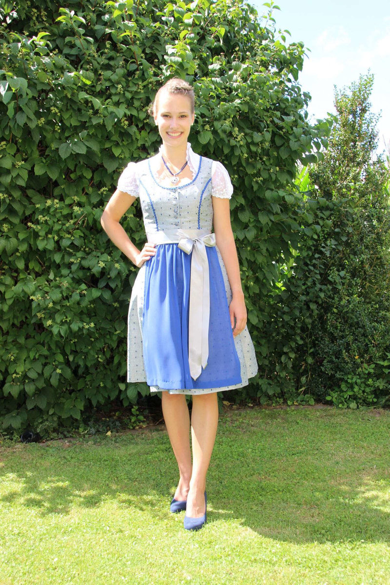 Blaues Dirndl von Trachten Dexel Trachtenstoffe-Dirndl-Lederhosen