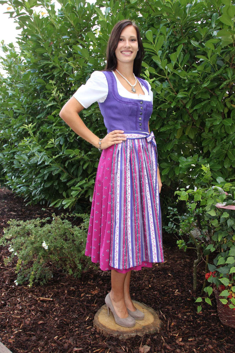 Lila Dirndl von Trachten Dexel Trachtenstoffe-Dirndl-Lederhosen